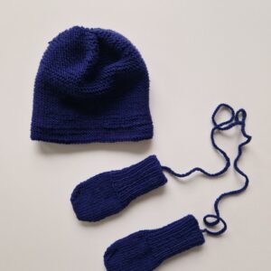 HANDGJORT set med mössa och vantar mörkblått 56–62