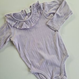 LINDEX hålmönstrad body 86