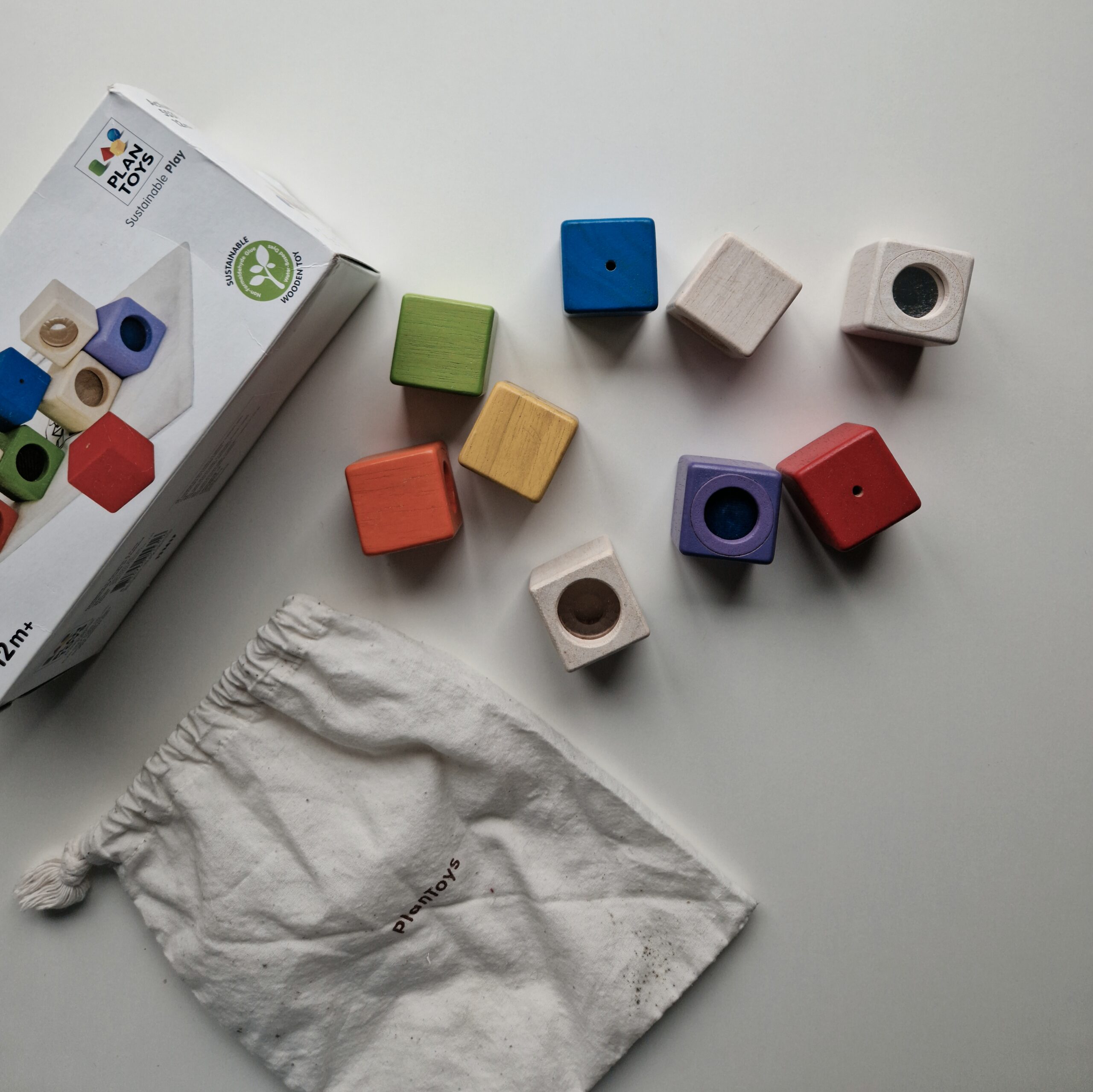 PLAN TOYS aktivitetsklossar