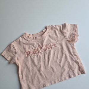 H&M t-shirt Pantone 110-116